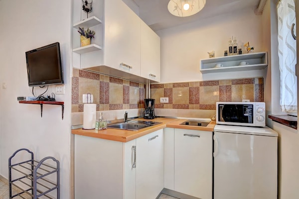 Foto van Relaxing Studio with Lovely Terrace - Kajfes A2 - Vakantiehuis in Valbandon - FloorPlan