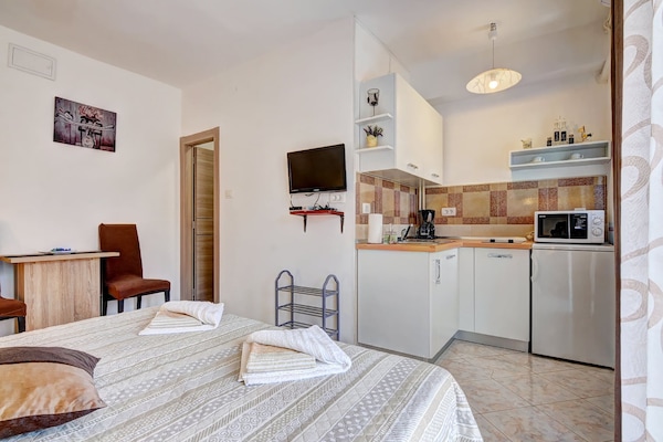 Foto van Relaxing Studio with Lovely Terrace - Kajfes A2 - Vakantiehuis in Valbandon - FloorPlan
