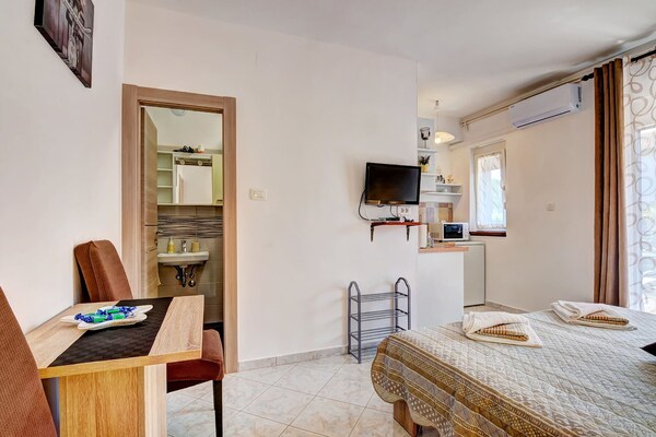 Foto van Relaxing Studio with Lovely Terrace - Kajfes A2 - Vakantiehuis in Valbandon - FloorPlan
