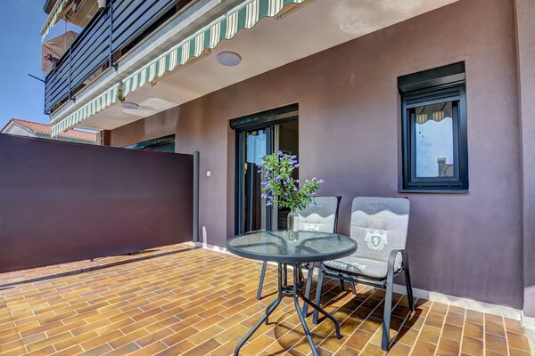 Foto van Relaxing Studio with Lovely Terrace - Kajfes A2 - Vakantiehuis in Valbandon - terrace