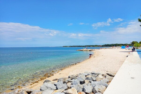 Foto van Relaxing Studio with Lovely Terrace - Kajfes A2 - Vakantiehuis in Valbandon - AreaSummer5KM
