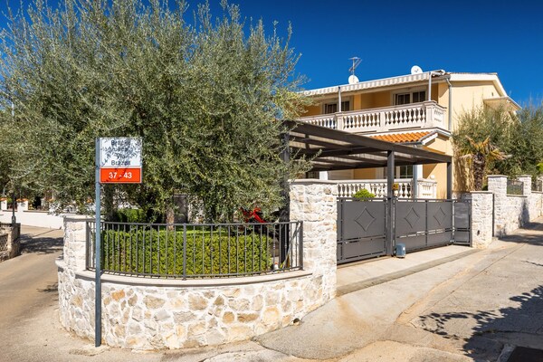 Foto van Appartement in Poreč bij Špadici Strand - Vakantiehuis in Porec - ExteriorSummer