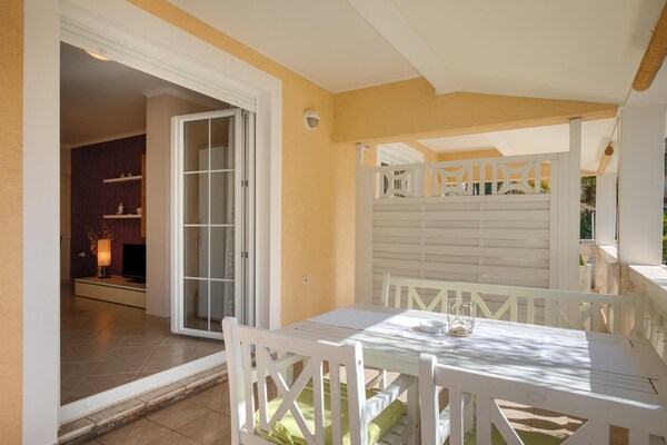 Foto van Appartement in Porec bij zee en stranden - Vakantiehuis in Porec - TerraceBalcony