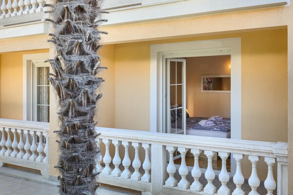 Foto van Appartement in Porec bij zee en stranden - Vakantiehuis in Porec - TerraceBalcony