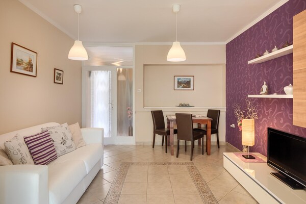 Foto van Appartement in Porec bij zee en stranden - Vakantiehuis in Porec - LivingRoom