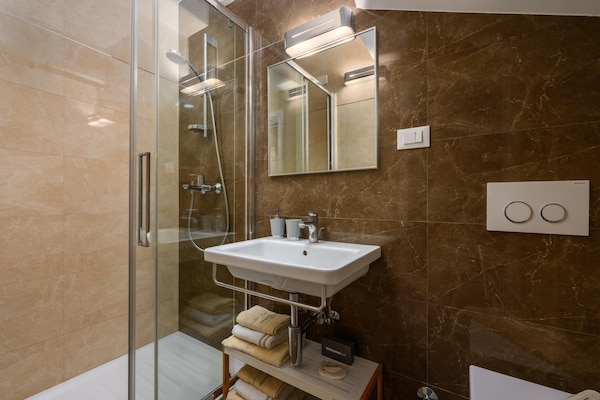 Foto van Appartement in Poreč bij rotsstrand - Vakantiehuis in Porec - BathRoom