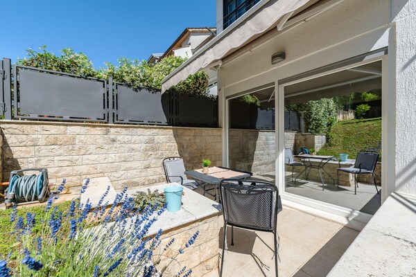 Foto van Appartement in Poreč bij rotsstrand - Vakantiehuis in Porec - TerraceBalcony