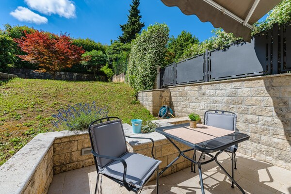 Foto van Appartement in Poreč bij rotsstrand - Vakantiehuis in Porec - TerraceBalcony