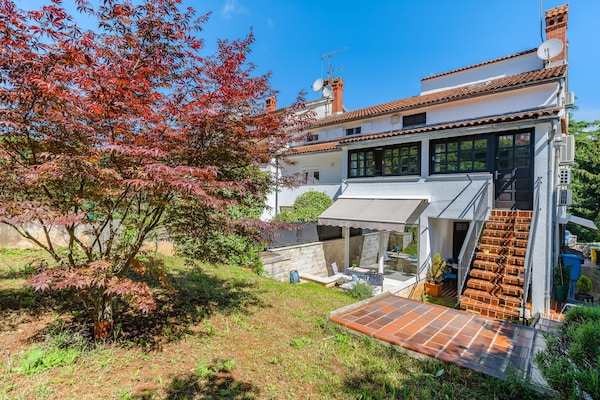 Foto van Appartement in Poreč bij rotsstrand - Vakantiehuis in Porec - ExteriorSummer