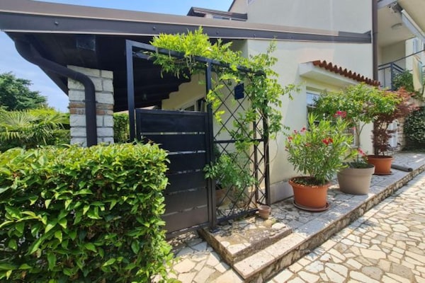 Foto van Appartement in Poreč bij rotsstrand - Vakantiehuis in Porec - ExteriorSummer
