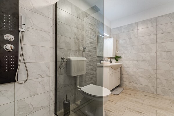 Foto van Smaakvol ontworpen appartement in Karlobag - Vakantiehuis in Karlobag - BathRoom