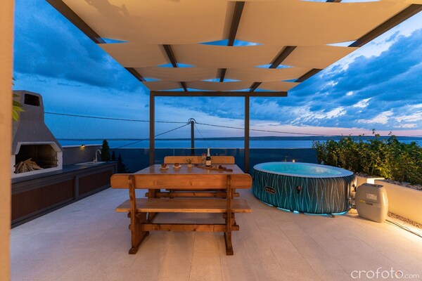 Foto van Smaakvol ontworpen appartement in Karlobag - Vakantiehuis in Karlobag - TerraceBalcony