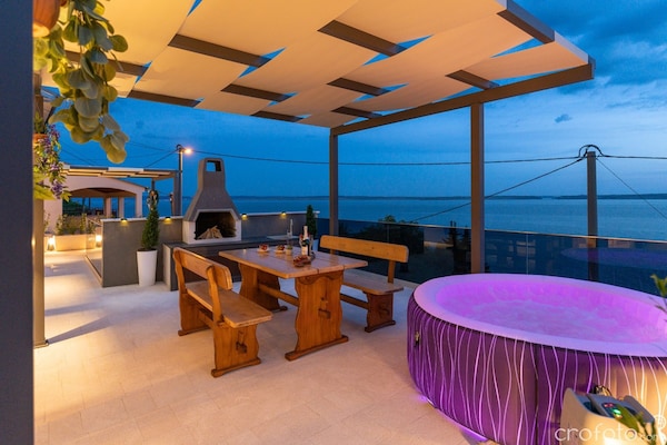 Foto van Smaakvol ontworpen appartement in Karlobag - Vakantiehuis in Karlobag - terrace