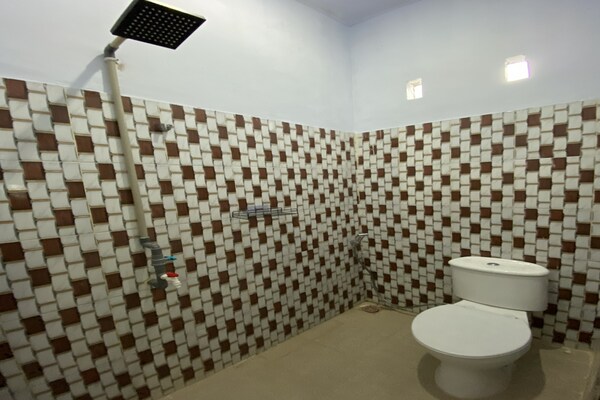 Foto van Quanza Hotel • Heritage Double - Vakantiehuis in Banda Aceh - BathRoom
