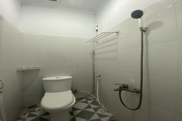 Foto van Quanza Hotel • Heritage Familiesuite - Vakantiehuis in Banda Aceh - BathRoom