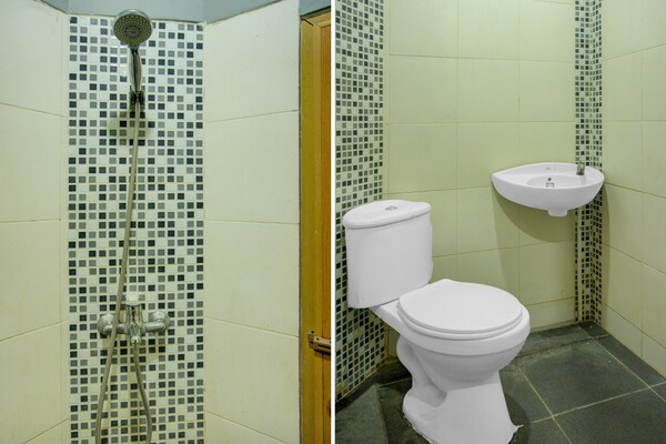 Foto van Rama Shinta Gezellige Standaard Tweepersoonskamer - Vakantiehuis in Bandar Lampung - BathRoom