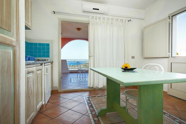 Foto van 2-kamerappartement in de Residence Lu Nibareddu - Vakantiehuis in Loiri - DiningRoom