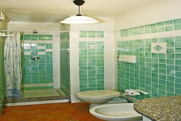 Foto van 2-kamerappartement in de Residence Lu Nibareddu - Vakantiehuis in Loiri - BathRoom