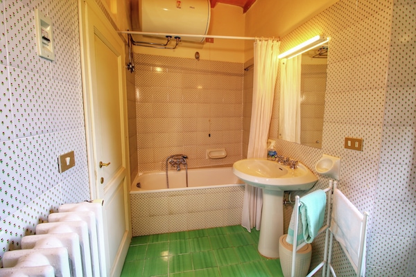Foto van Appartement in Pergine Valdarno met Zwembad - Vakantiehuis in Pergine Valdarno - BathRoom