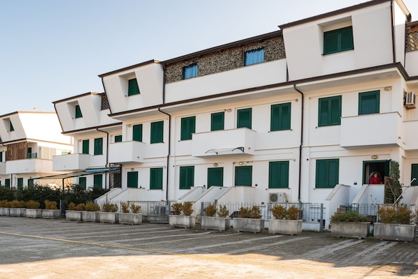 Foto van Sfeervol appartement in Policastro Bussentino met een balkon - ExteriorSummer