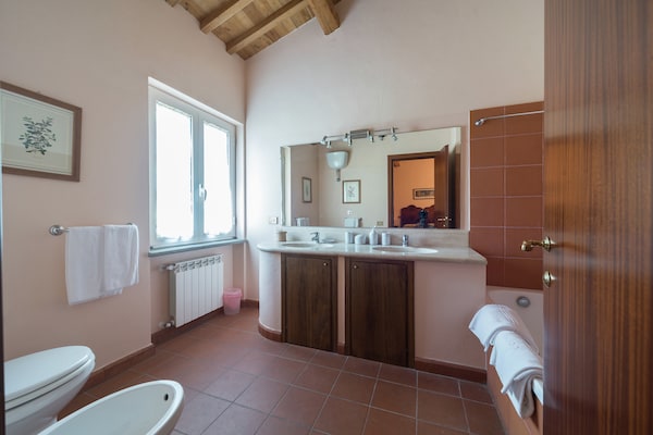 Foto van Villa in Magliano Sabina met privézwembad - Vakantiehuis in Magliano Sabina - BathRoom
