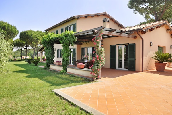 Foto van Villa in Magliano Sabina met privézwembad - Vakantiehuis in Magliano Sabina - ExteriorSummer
