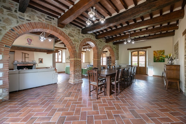 Foto van Villa in Umbrië met Zoutwaterzwembad - Vakantiehuis in Preggio - DiningRoom