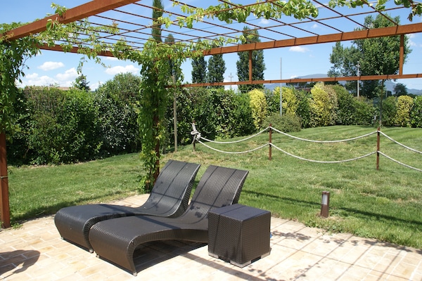 Foto van Vakantiehuis Foligno met Zwembad en Tuin - Vakantiehuis in Foligno - Loc. Tenne - GardenSummer