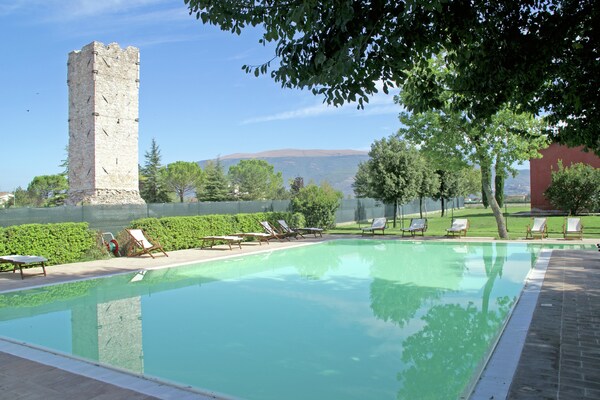 Foto van Appartement in Umbrië met Zwembad & BBQ - Vakantiehuis in Spello - ExteriorSummer