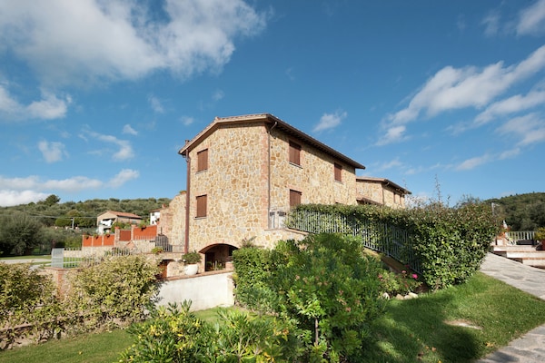 Foto van Appartement in Monte del Lago bij Trasimeno - Vakantiehuis in Monte del Lago - ExteriorSummer