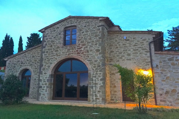 Foto van Villa in Cortona met privézwembad - Vakantiehuis in Magione - ExteriorSummer