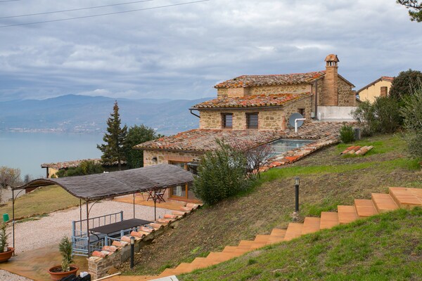 Foto van Villa in Cortona met privézwembad - Vakantiehuis in Magione - ExteriorSummer
