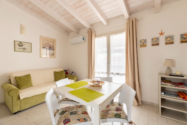 Foto van Zolder met terrazza en zwembad condivisa - Vakantiehuis in Badesi - LivingRoom