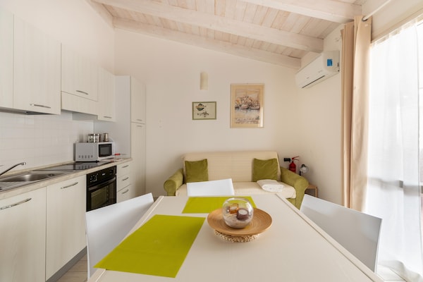 Foto van Zolder met terrazza en zwembad condivisa - Vakantiehuis in Badesi - DiningRoom