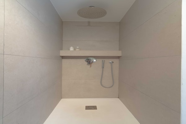 Foto van 1-slaapkamer/4-persoons appartement vlakbij het centraal station - Untagged