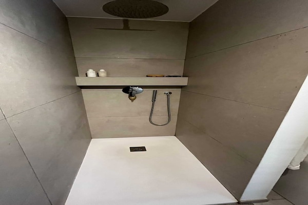 Foto van 1-slaapkamer/4-persoons appartement vlakbij het centraal station - Untagged