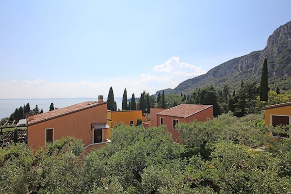 Foto van Pratone Trilo Appartement met terras - Vakantiehuis in Garda - Untagged