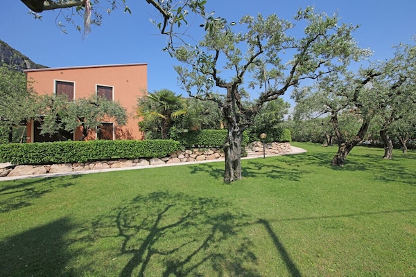 Foto van Pratone Trilo Appartement met terras - Vakantiehuis in Garda - Untagged
