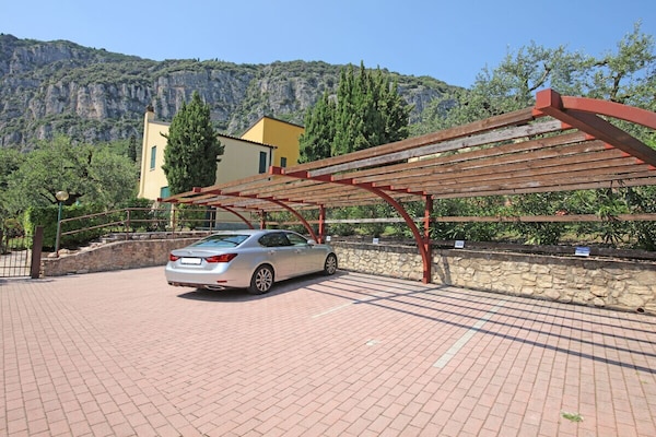 Foto van Pratone Trilo Appartement met terras - Vakantiehuis in Garda - Untagged