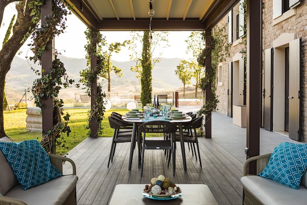 Foto van Premium vakantiehuis met zwembad - Vakantiehuis in Castel San Pietro Terme - TerraceBalcony