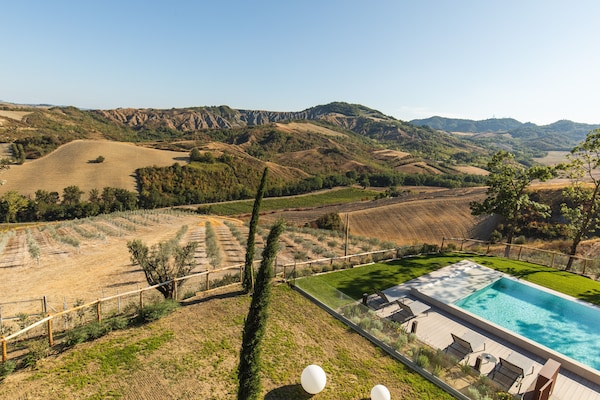 Foto van Premium vakantiehuis met zwembad - Vakantiehuis in Castel San Pietro Terme - ViewSummer
