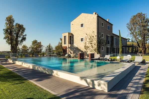 Foto van Premium vakantiehuis met zwembad - Vakantiehuis in Castel San Pietro Terme - ExteriorSummer