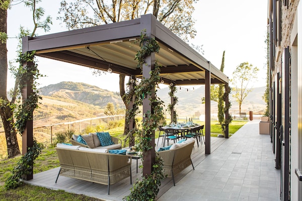 Foto van Premium vakantiehuis met zwembad - Vakantiehuis in Castel San Pietro Terme - TerraceBalcony