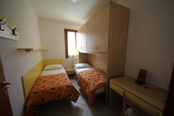 Foto van Twee slaapkamerappartement in Rosolina met ruimte - Vakantiehuis in Rosolina Mare RO - BedRoom