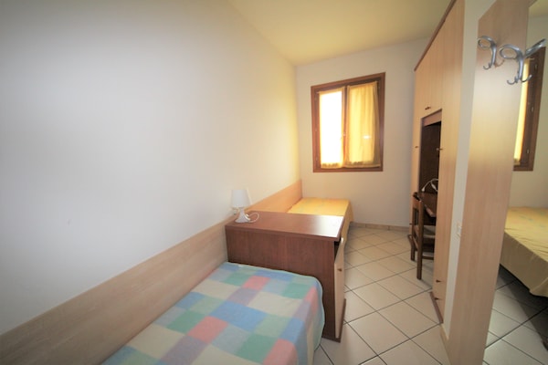 Foto van Twee slaapkamerappartement in Rosolina met ruimte - Vakantiehuis in Rosolina Mare RO - BedRoom