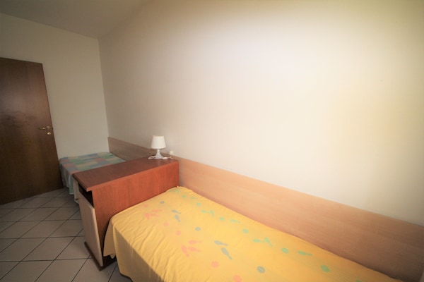Foto van Twee slaapkamerappartement in Rosolina met ruimte - Vakantiehuis in Rosolina Mare RO - BedRoom