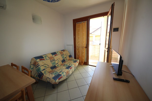 Foto van Twee slaapkamerappartement in Rosolina met ruimte - Vakantiehuis in Rosolina Mare RO - LivingRoom