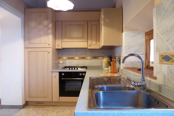 Foto van Vakantiehuis in Montecarelli met zwembad - Vakantiehuis in Montecarelli - Kitchen