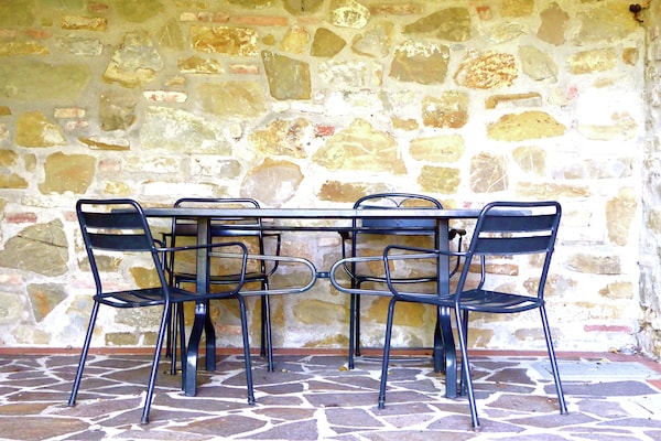Foto van Vakantiehuis in Montecarelli met zwembad - Vakantiehuis in Montecarelli - TerraceBalcony