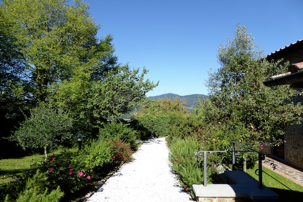 Foto van Vakantiehuis in Montecarelli met zwembad - Vakantiehuis in Montecarelli - GardenSummer